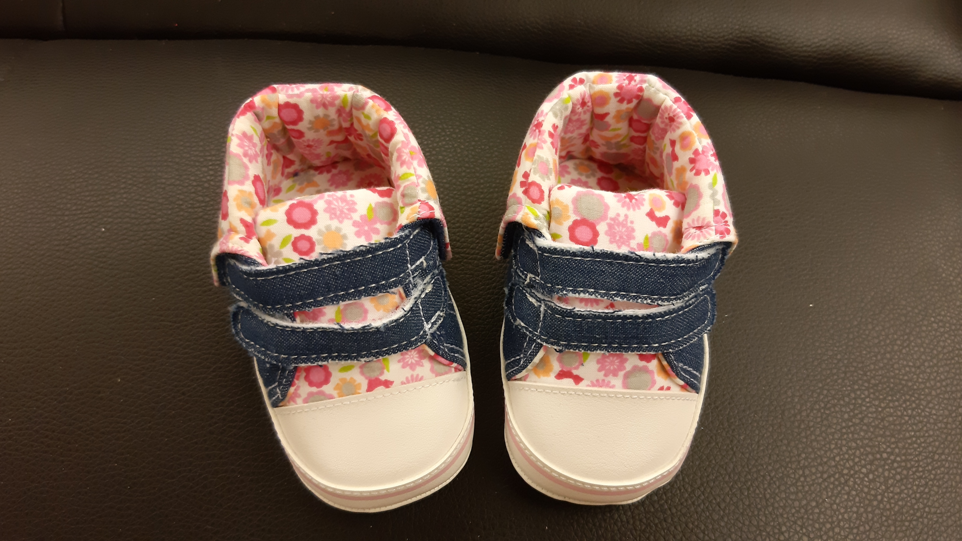 Scarpe bimba jeans e fiori rosa Scarpe bimba jeans e fiori rosa